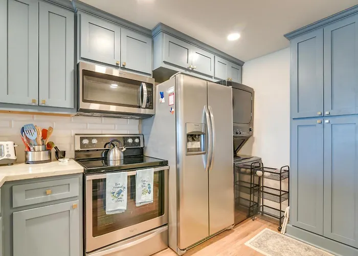 Galveston Beachfront Condo Balcony And Pool Access!