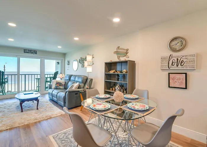 Galveston Beachfront Condo Balcony And Pool Access!