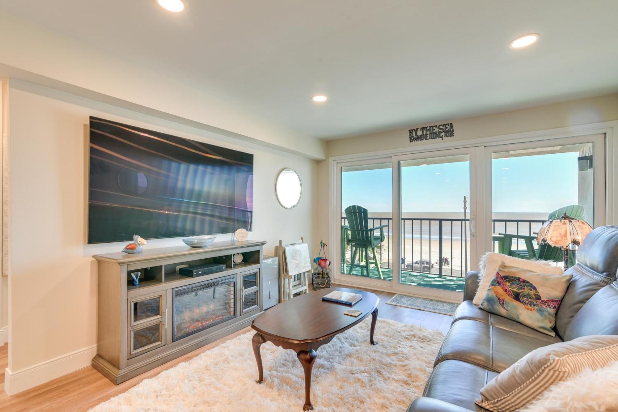 Apartment Beachfront Balcony And Pool Access! *