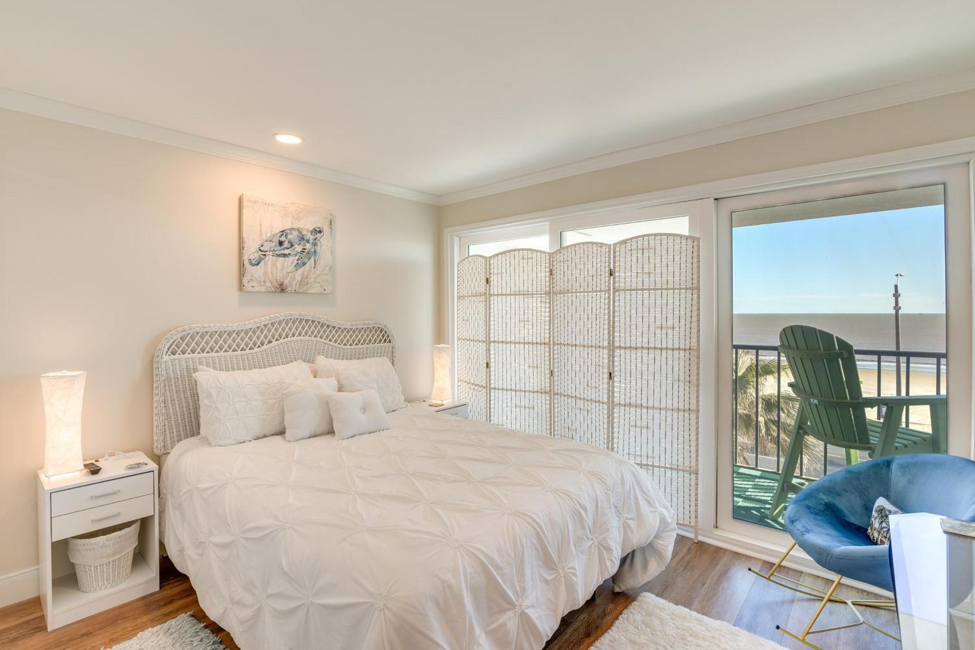 Beachfront Balcony And Pool Access! Galveston